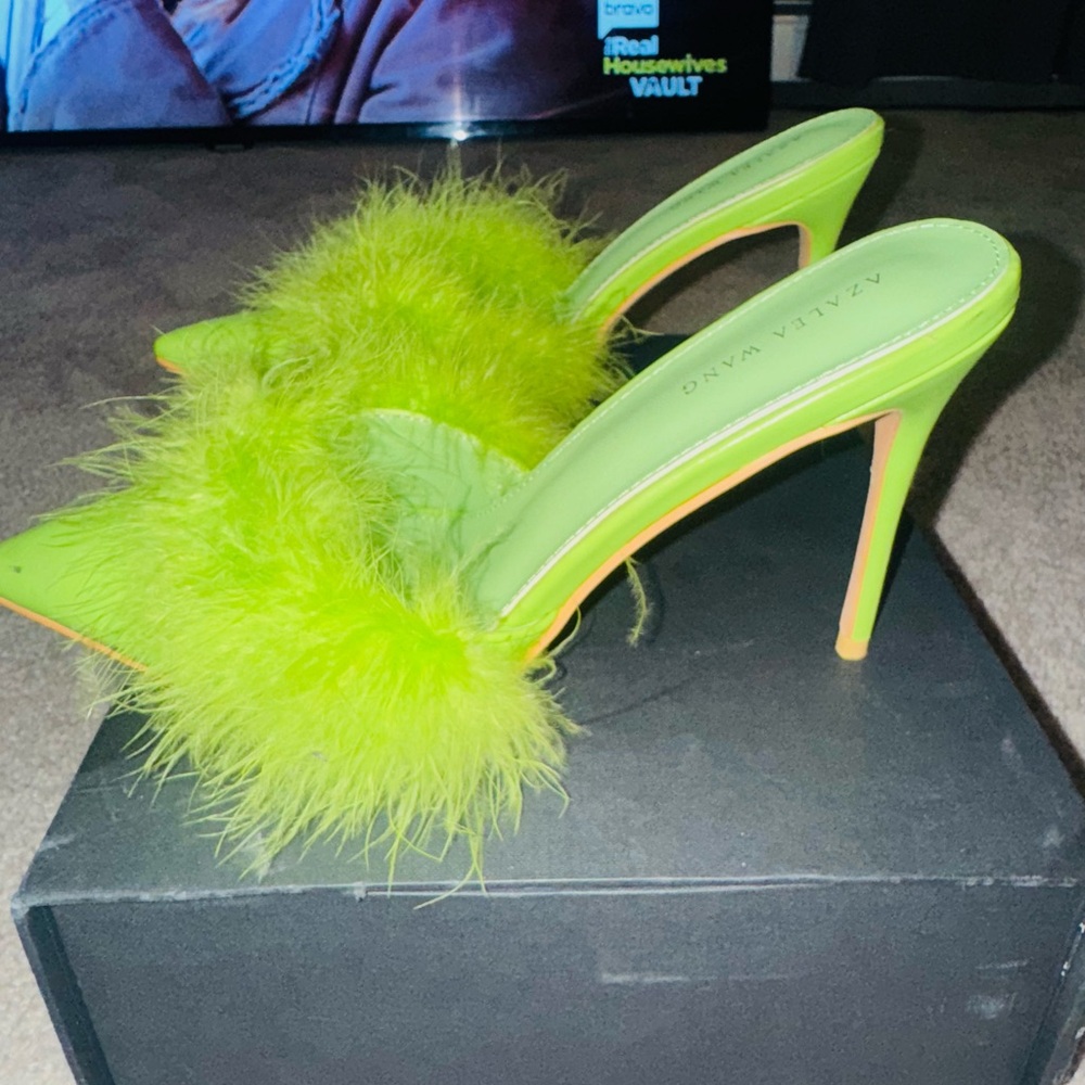 Azalea Wang Neon Green Feather Pointed-Toe Mule Heels - Picture 5 of 5